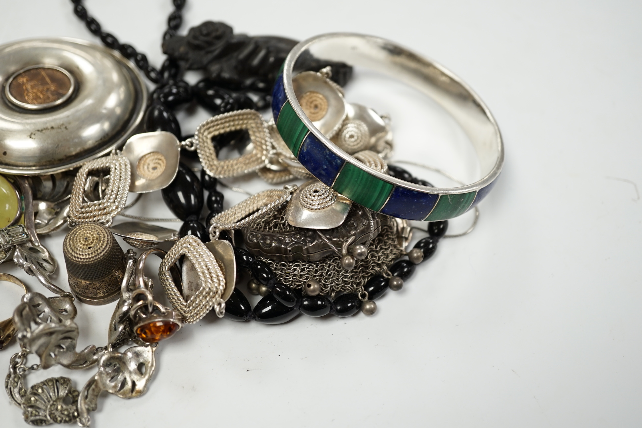 A group of assorted mainly silver and 925 jewellery, including a Georg Jensen twin dolphin brooch, 40mm, lockets, a Victorian yellow metal overlaid, carnelian and bloodstone set spinning fob, etc.